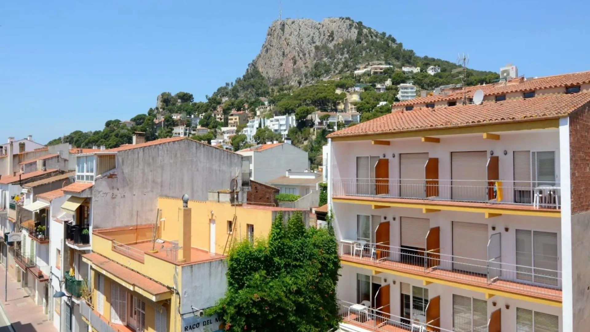 The Apartment In Estartit Has 3 Bedrooms L'Estartit